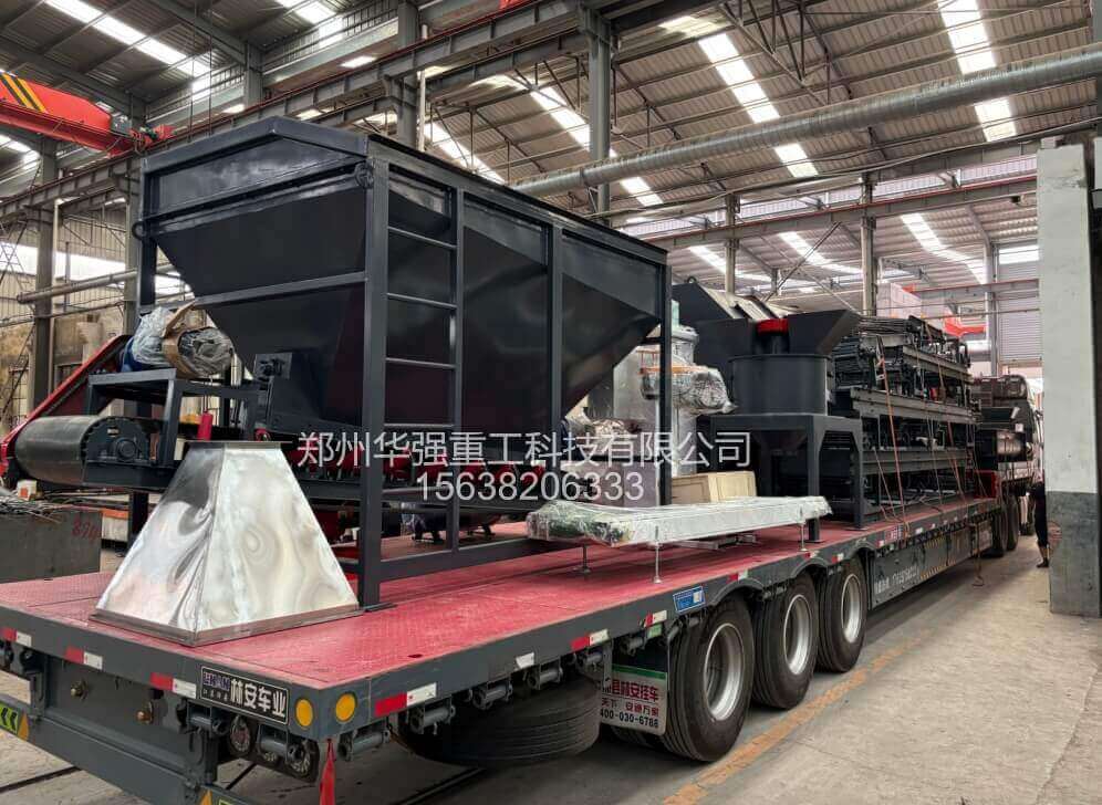 一套粉状有机肥生产线装车发往四川客户现场